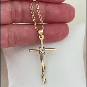 18k Gold Filled Cross Necklace Available in 18” or 20” ✝️✨